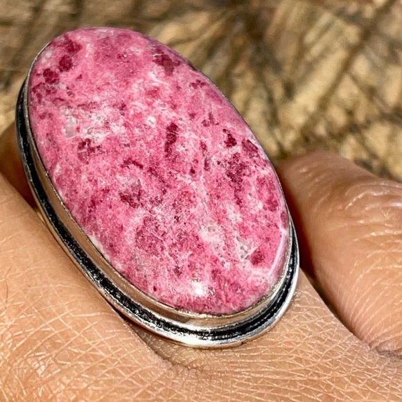 Bright Pink Thulite Ring Size 5 - Picture 13 of 15